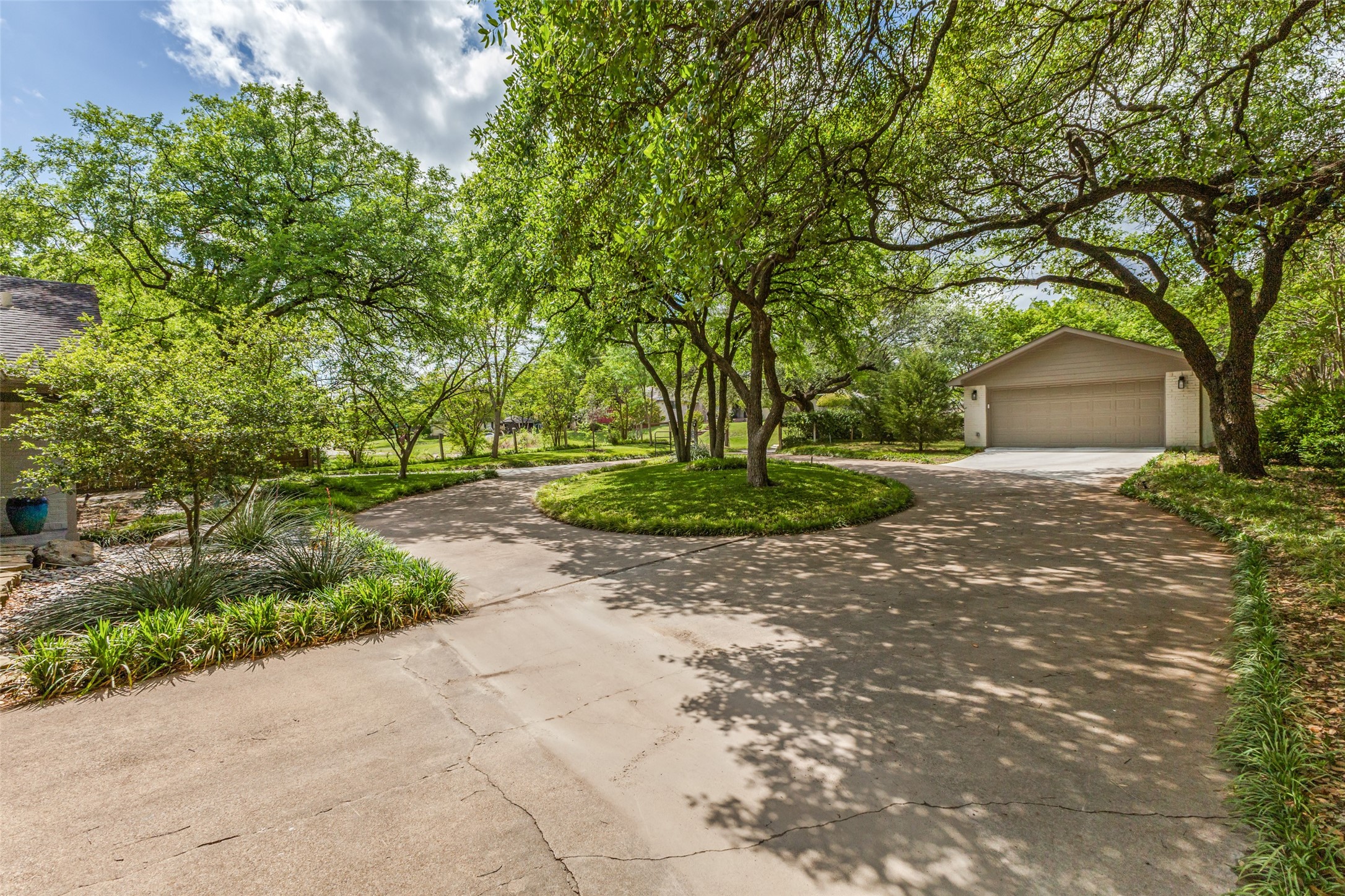9576 Ash Creek Drive Dallas TX 75228