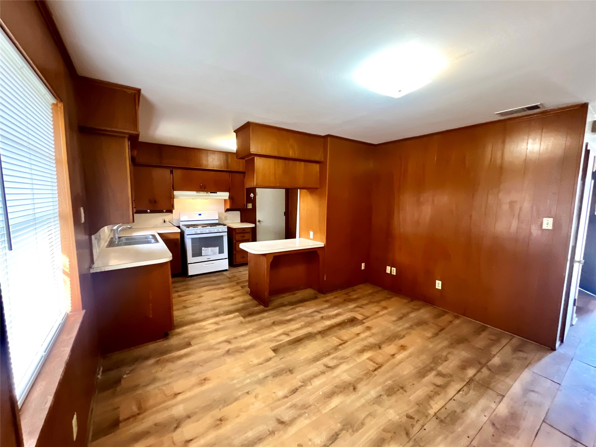 915 N Spring Street Grand Saline TX 75140