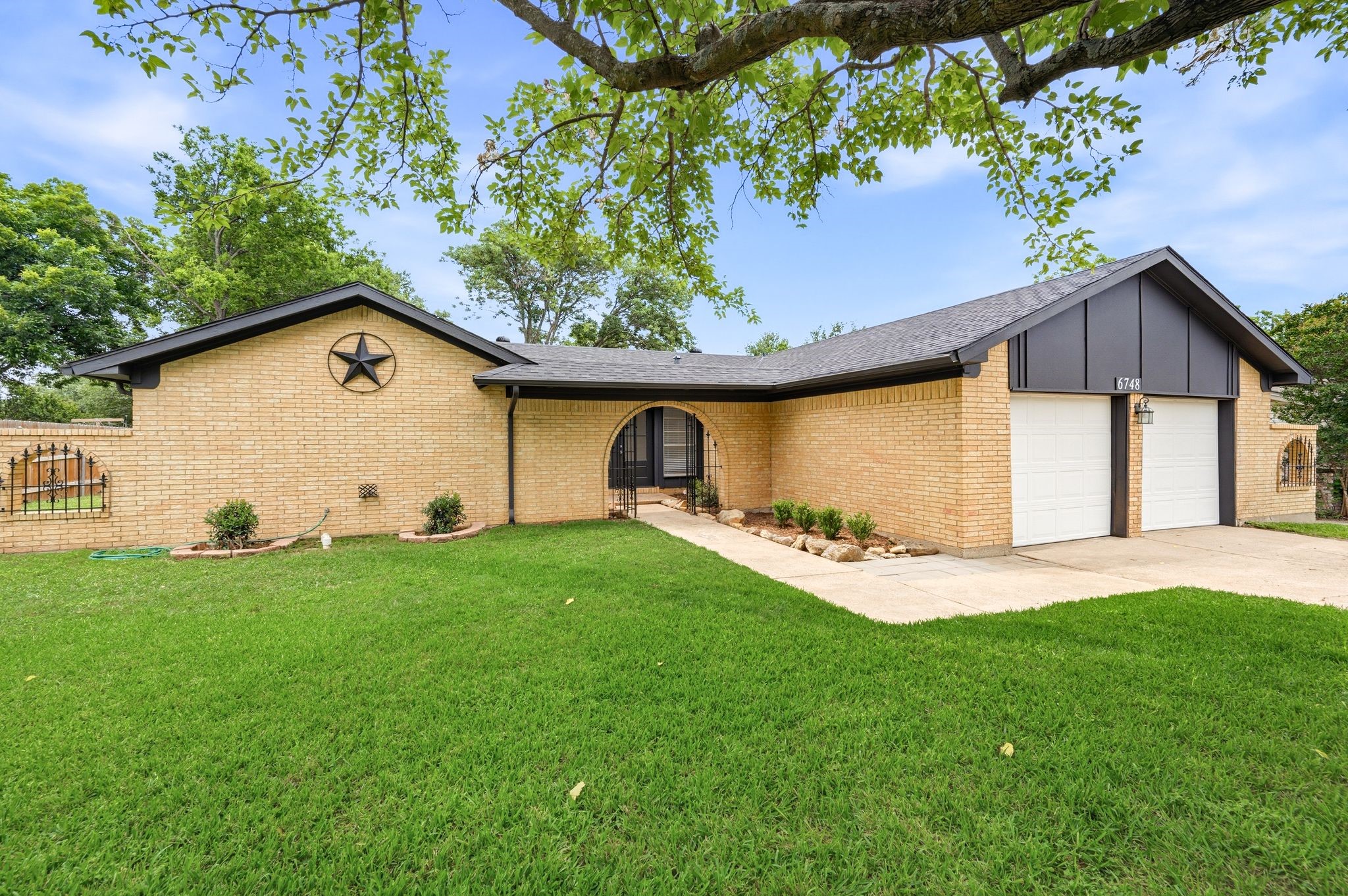 6748 Greenacres Drive North Richland Hills TX 76182