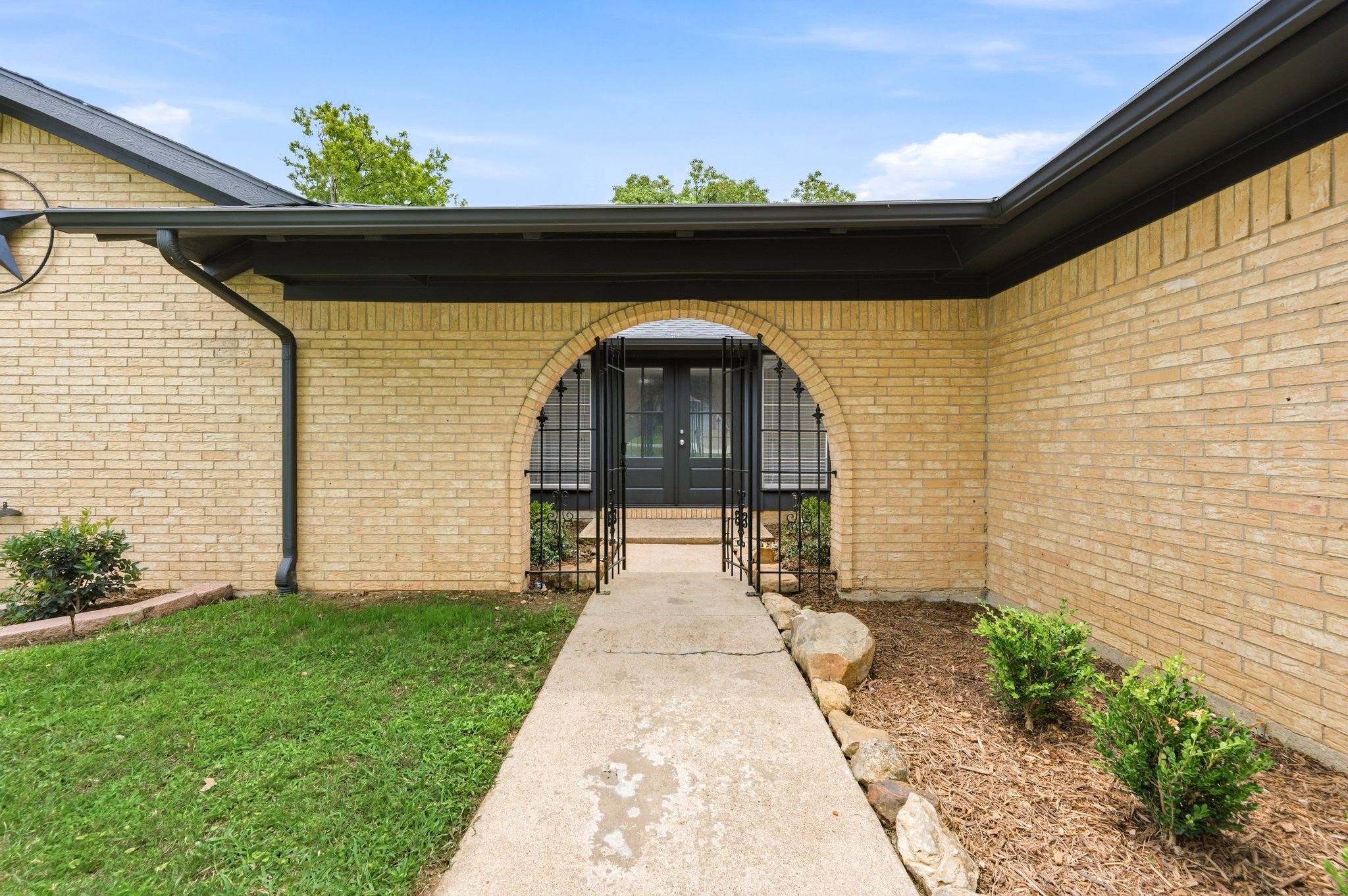 6748 Greenacres Drive North Richland Hills TX 76182