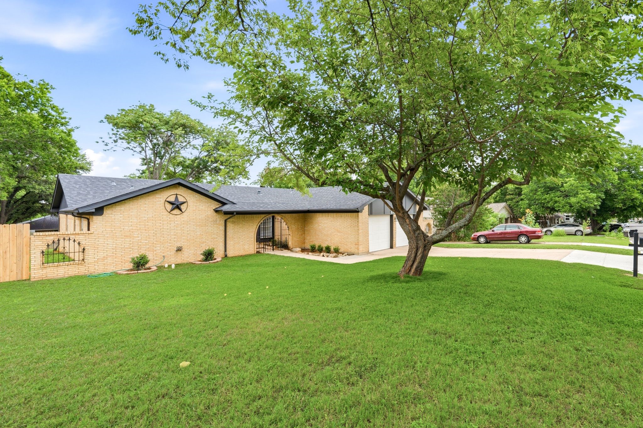 6748 Greenacres Drive North Richland Hills TX 76182