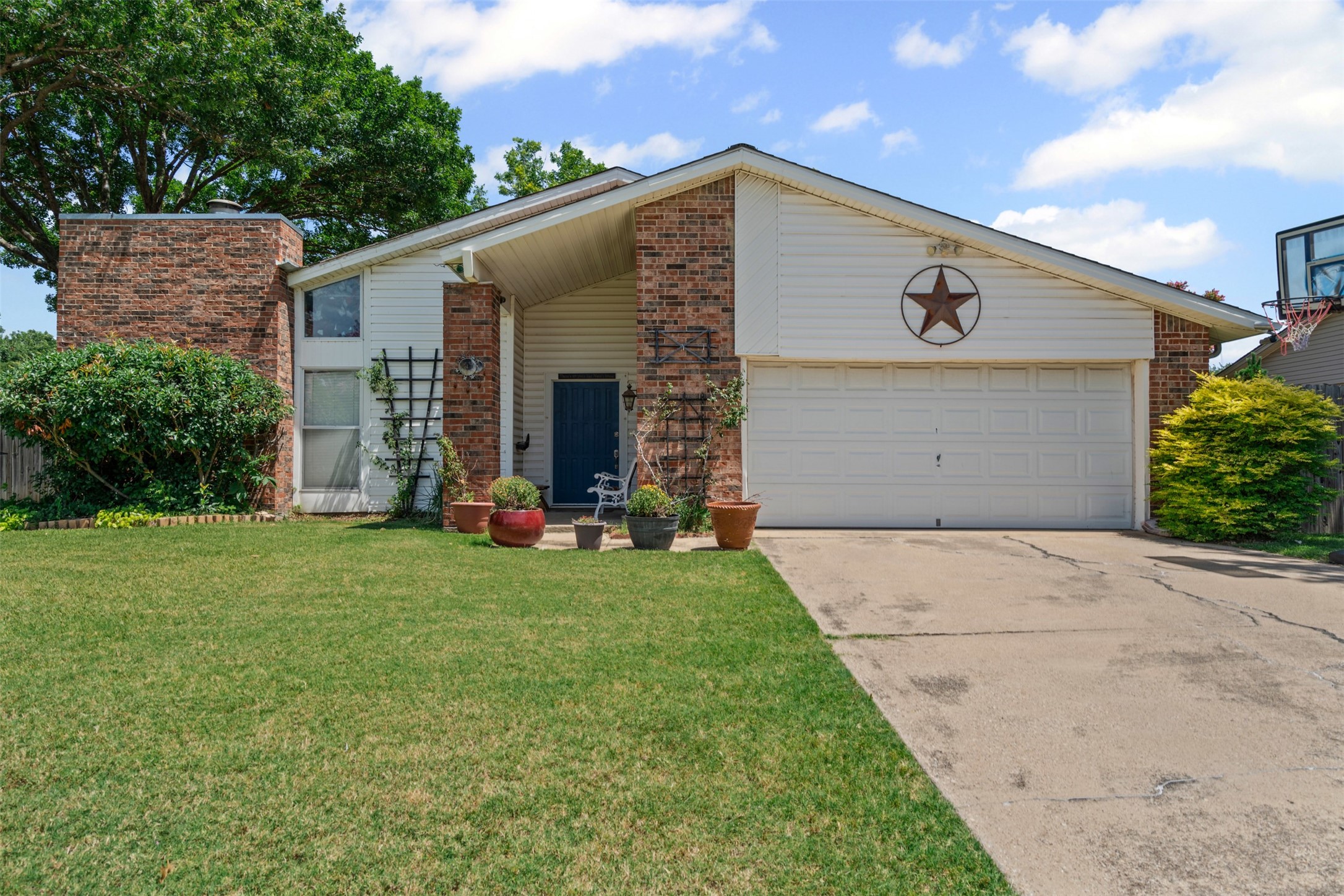 9944 Farmington Drive Benbrook TX 76126