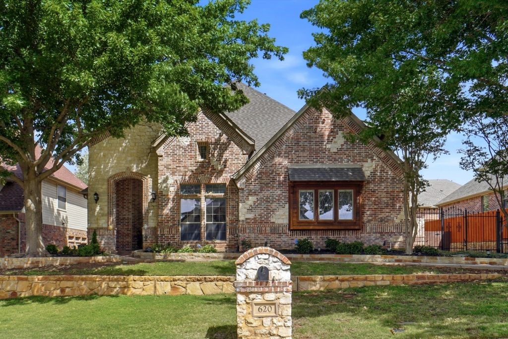 620 Highview Lane Hurst TX 76054