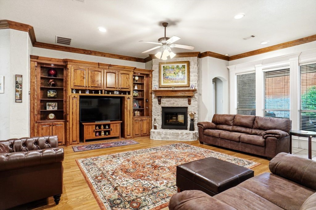 620 Highview Lane Hurst TX 76054