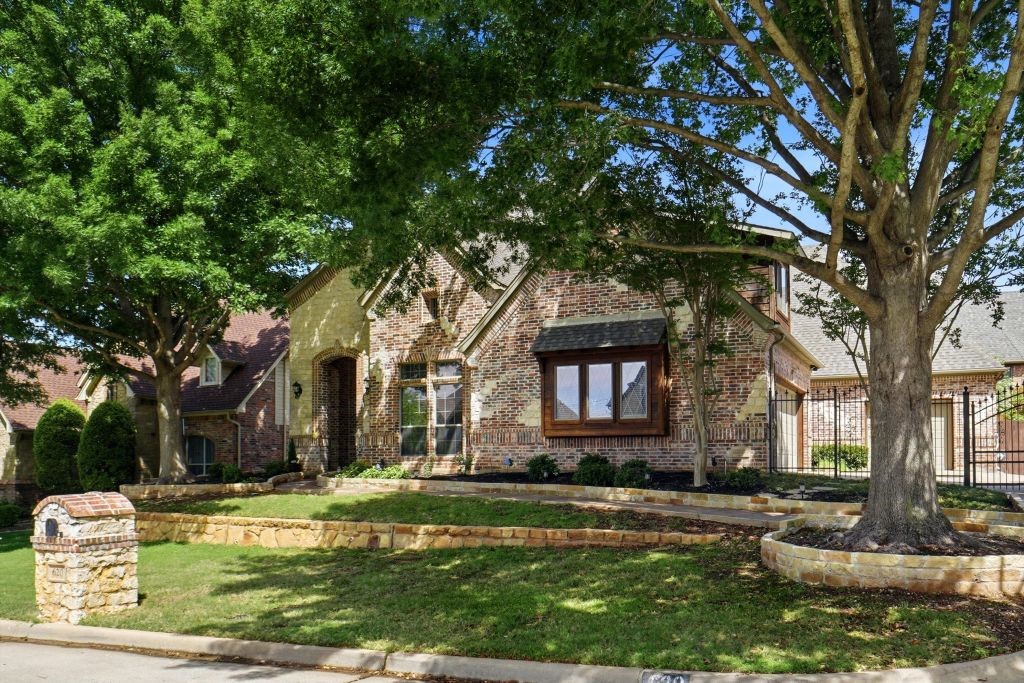 620 Highview Lane Hurst TX 76054