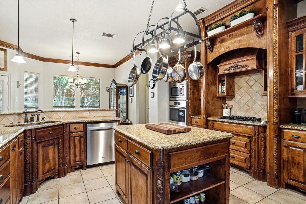 620 Highview Lane Hurst TX 76054