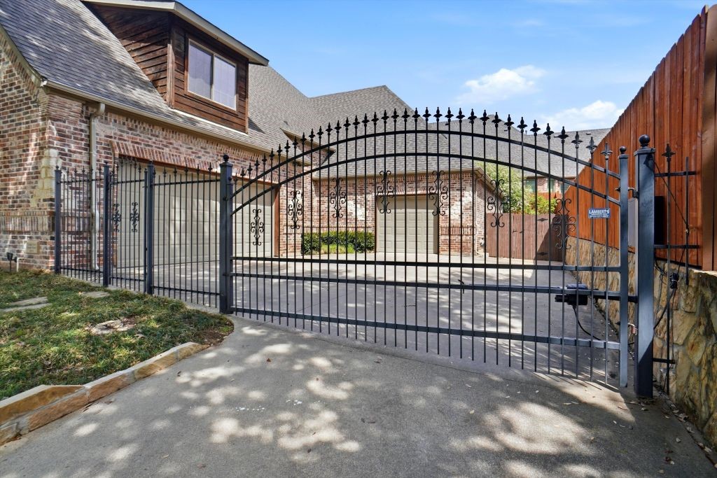 620 Highview Lane Hurst TX 76054
