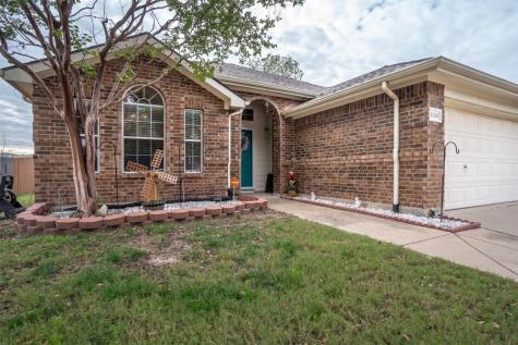 1129 Sweetwater Drive Burleson TX 76028