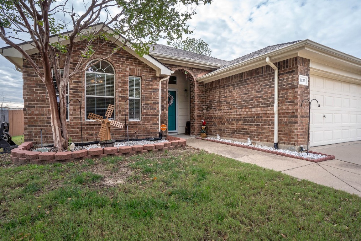 1129 Sweetwater Drive Burleson TX 76028