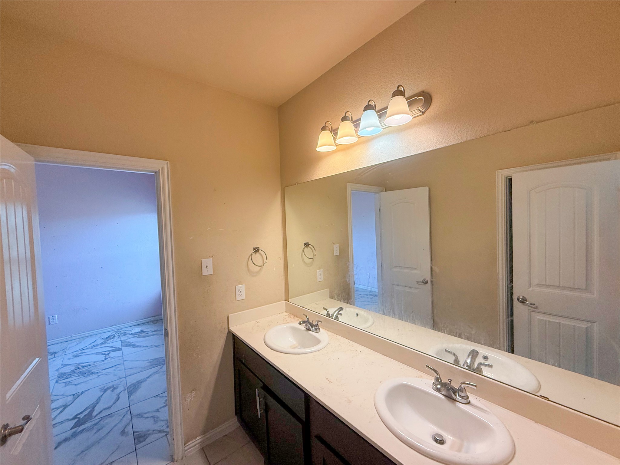 625 E Powell Avenue Fort Worth TX 76104