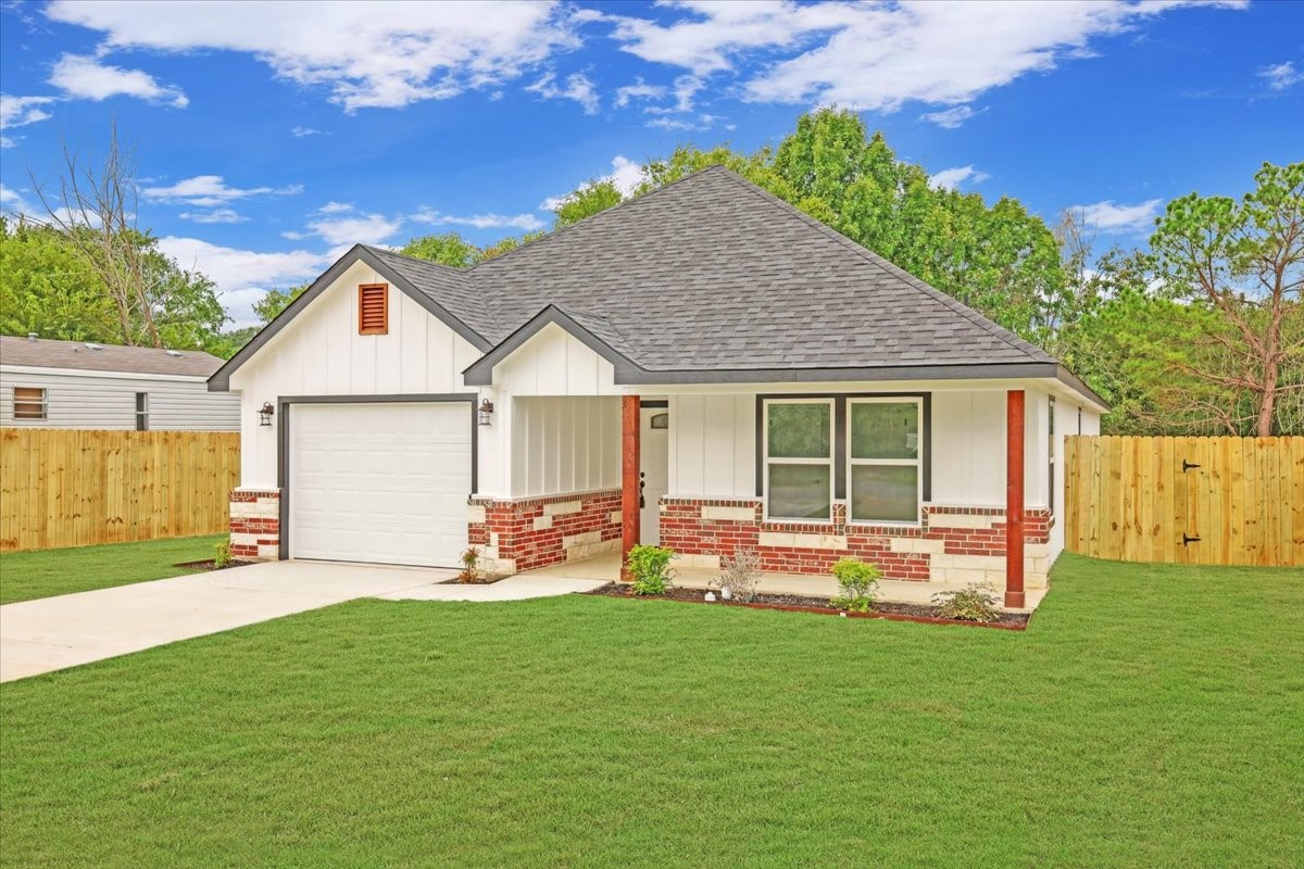 111 N Oak Street Ector TX 75439