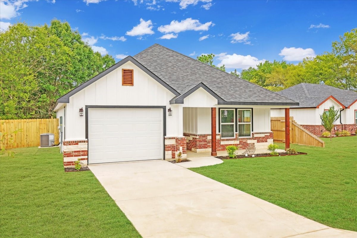111 N Oak Street Ector TX 75439