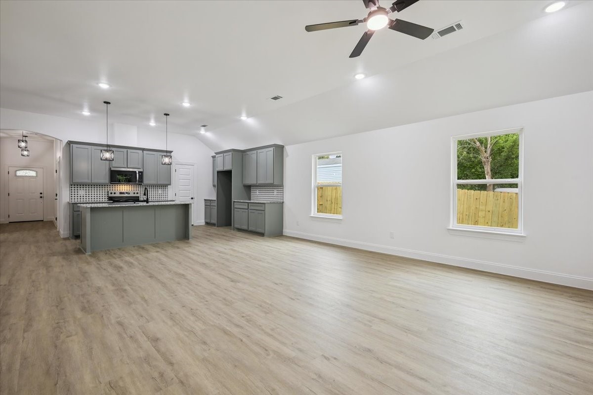 111 N Oak Street Ector TX 75439