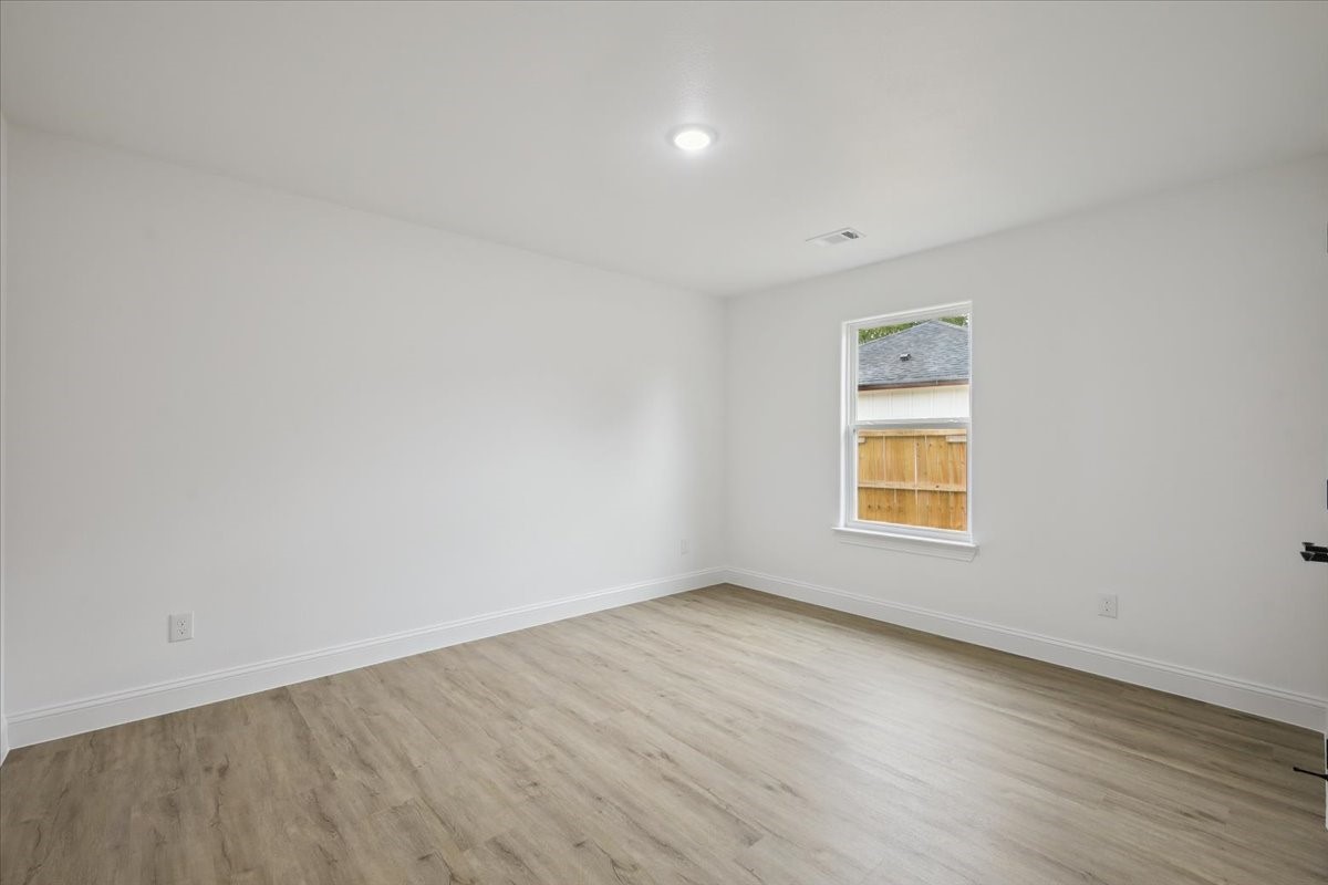 111 N Oak Street Ector TX 75439