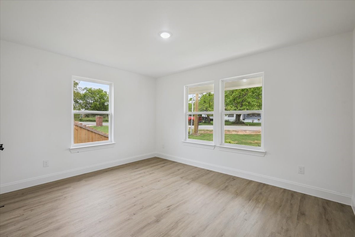 111 N Oak Street Ector TX 75439