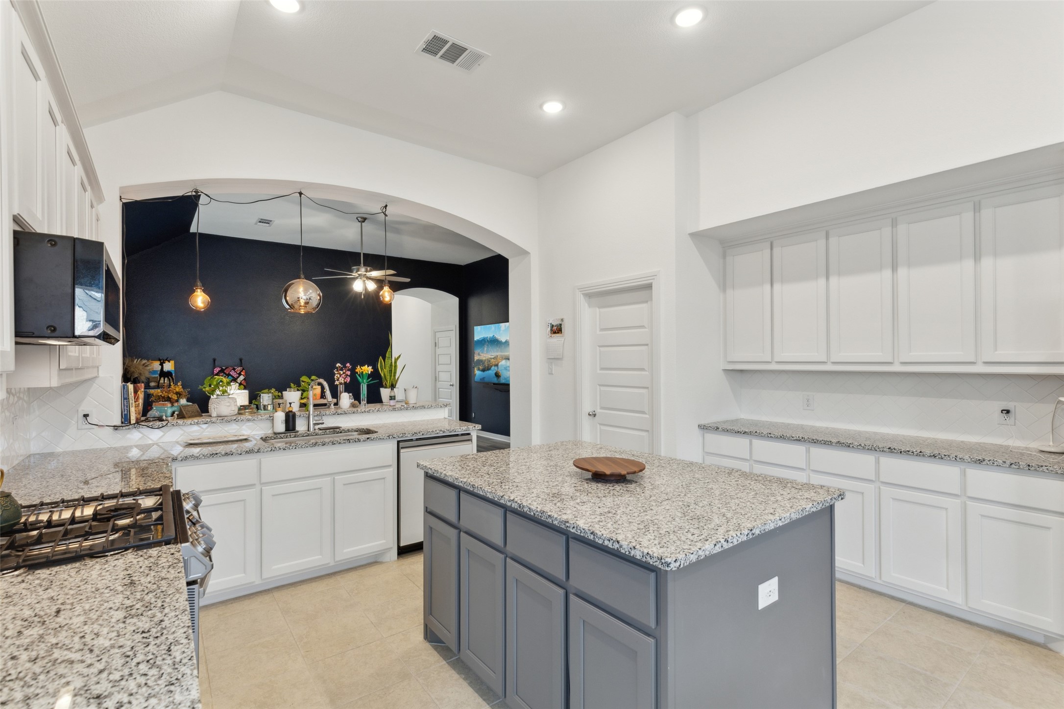 3921 Ford Drive Heartland TX 75126