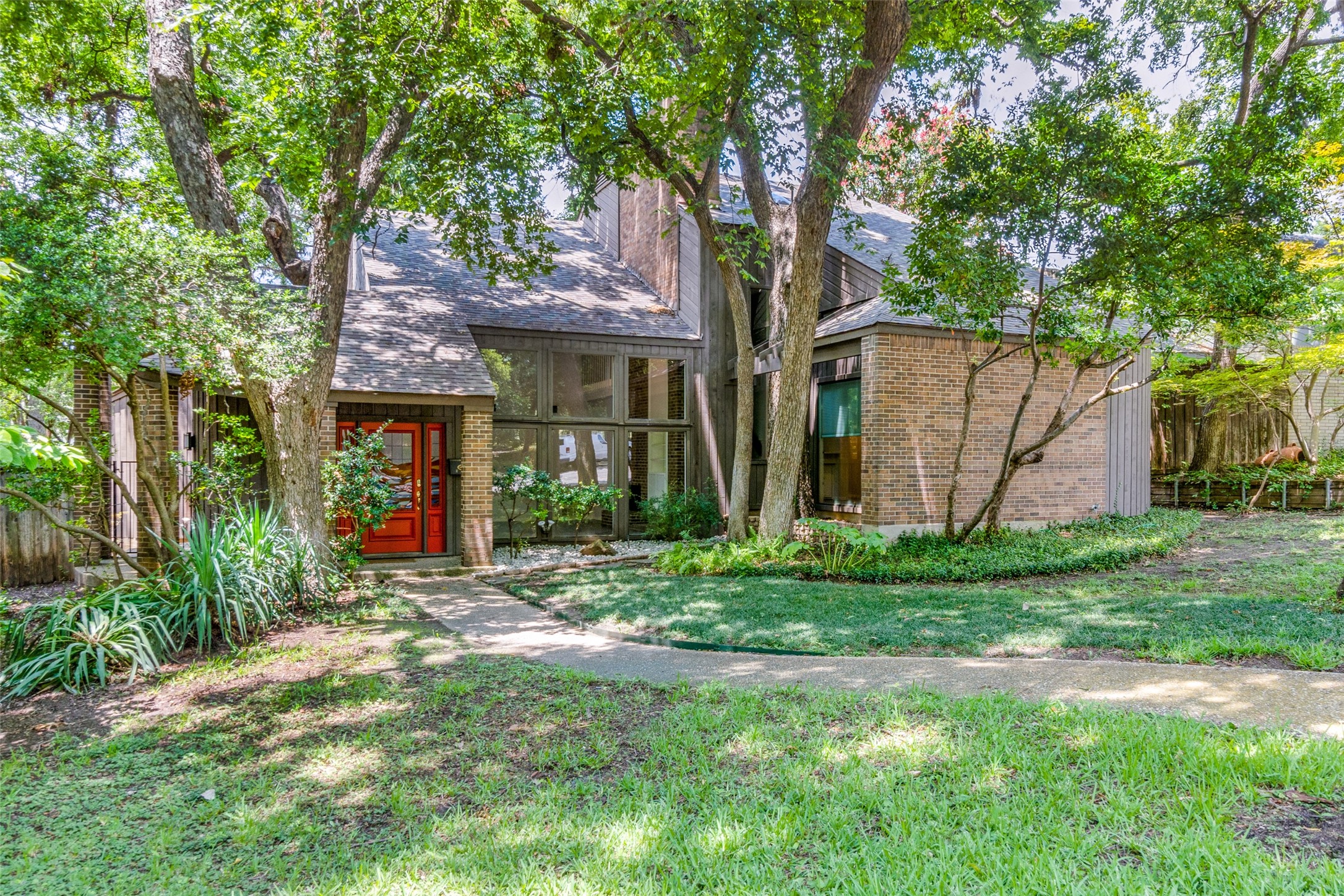 915 Easton Place Dallas TX 75218