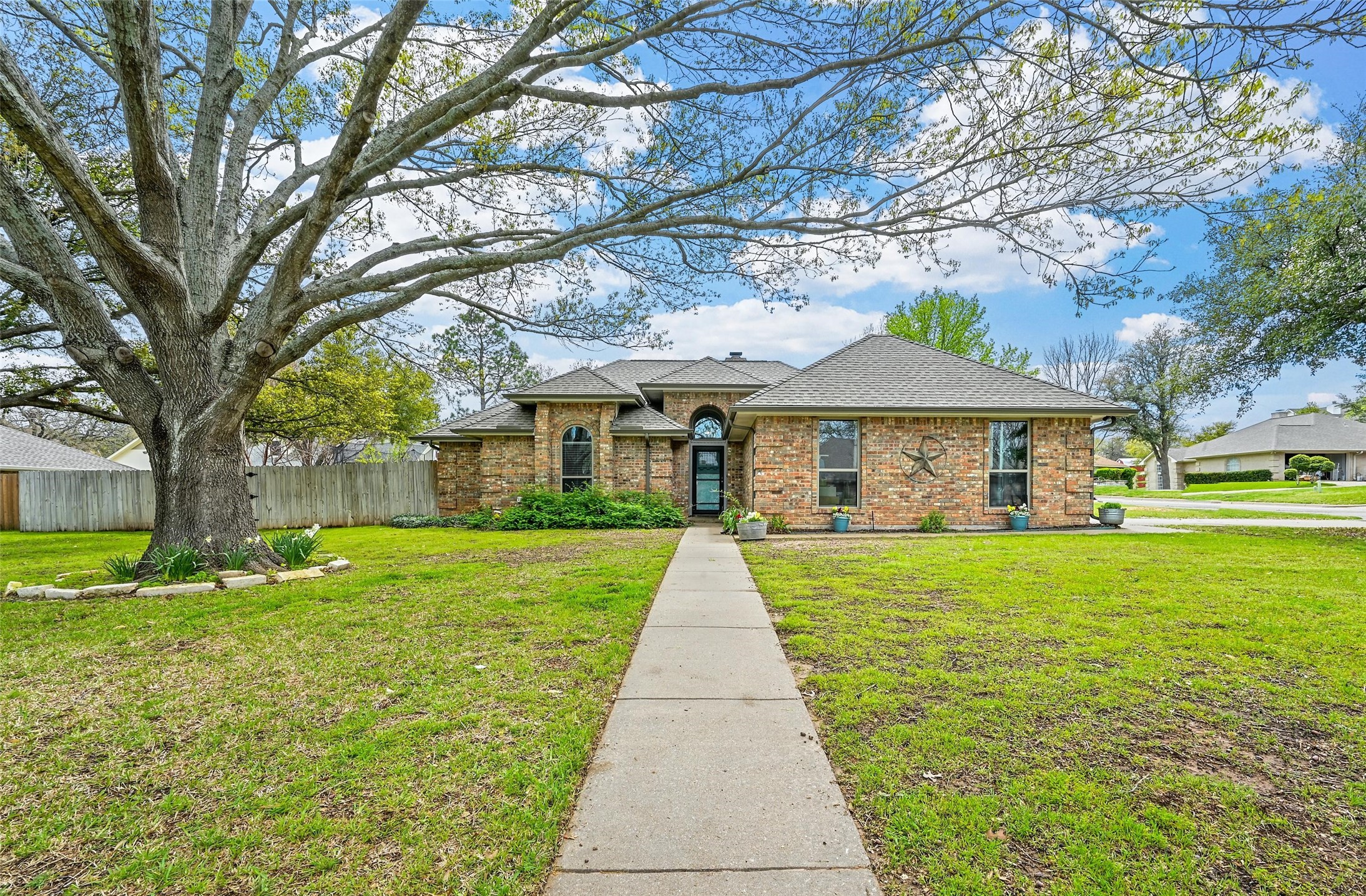 1916 Country Brook Drive Weatherford TX 76087