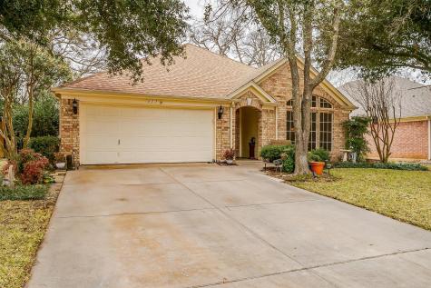 617 Oakbrook Drive Burleson TX 76028