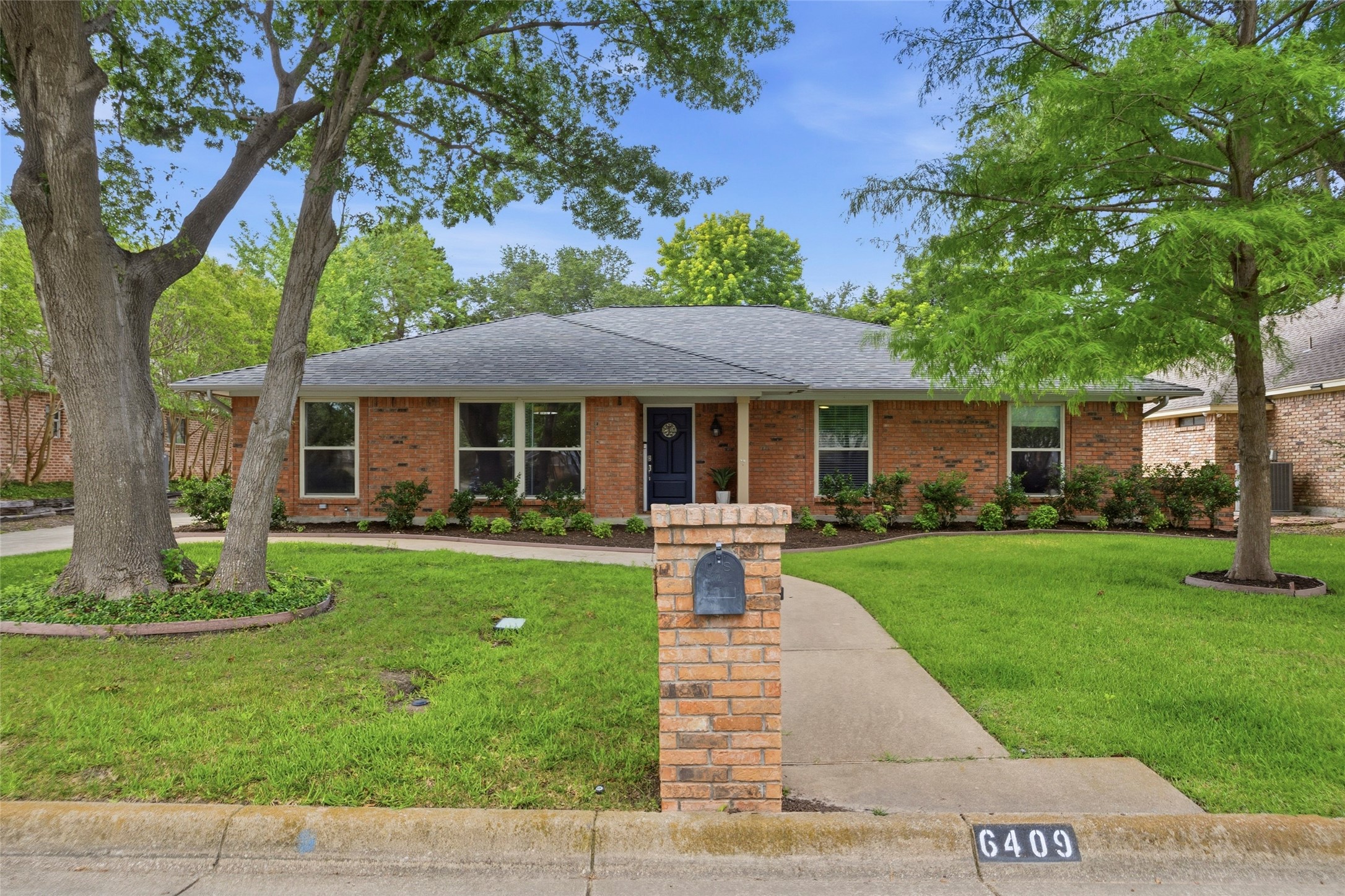 6409 Country Day Trail Benbrook TX 76132