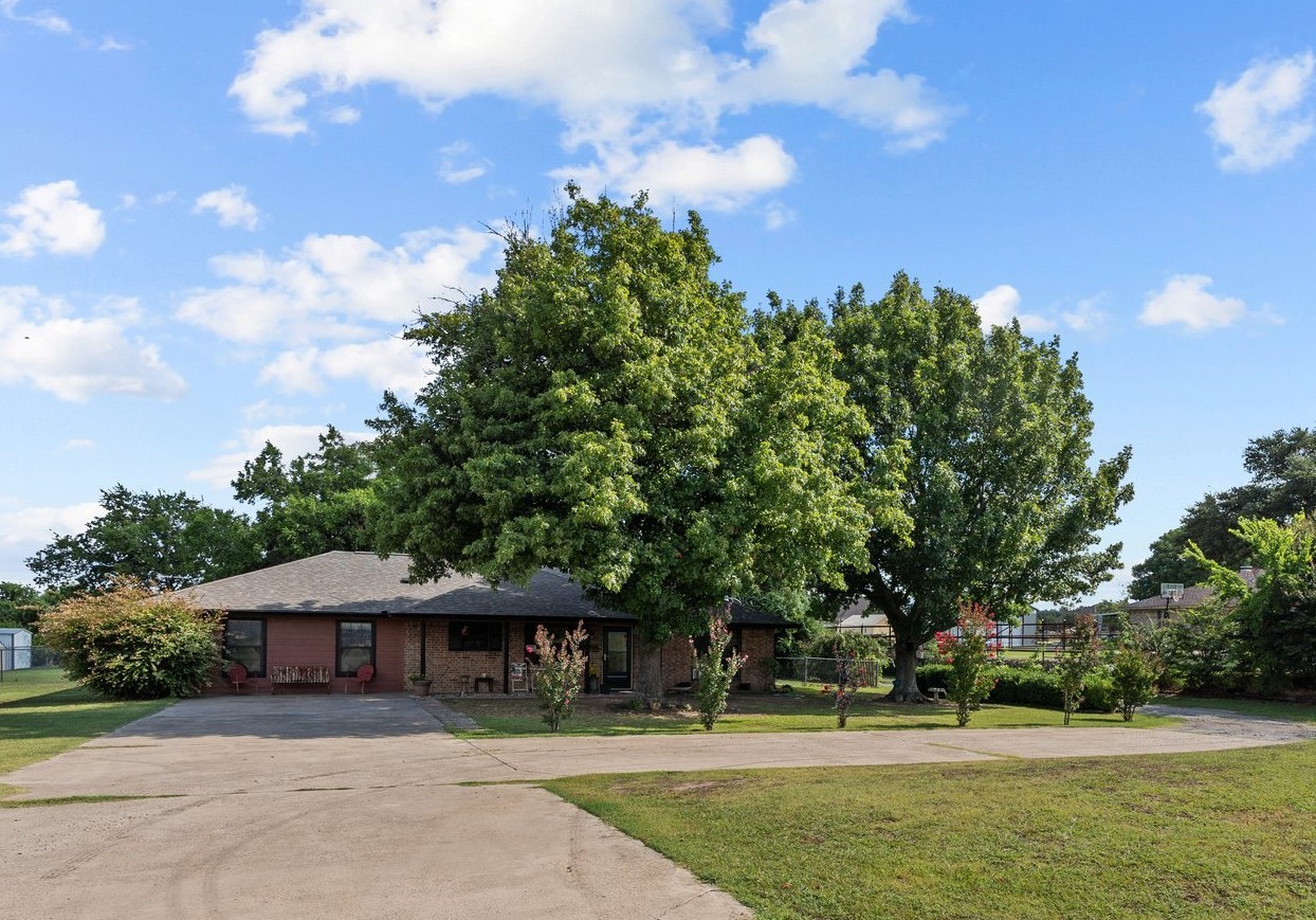 2038 Hill Top Circle Weatherford TX 76085
