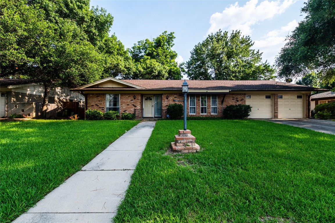 409 Brookview Drive Hurst TX 76054