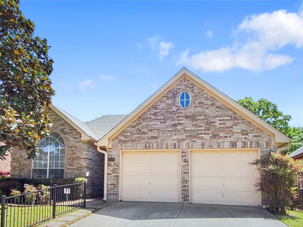 3208 Village Oak Drive Arlington TX 76017