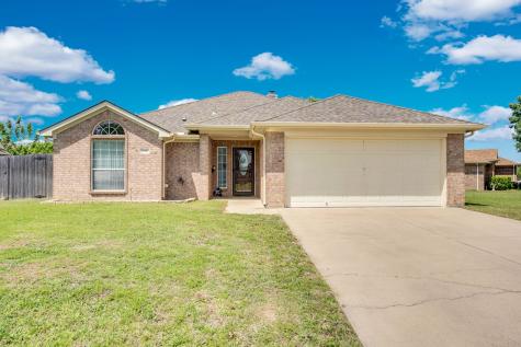 1040 Vinewood Avenue Burleson TX 76028