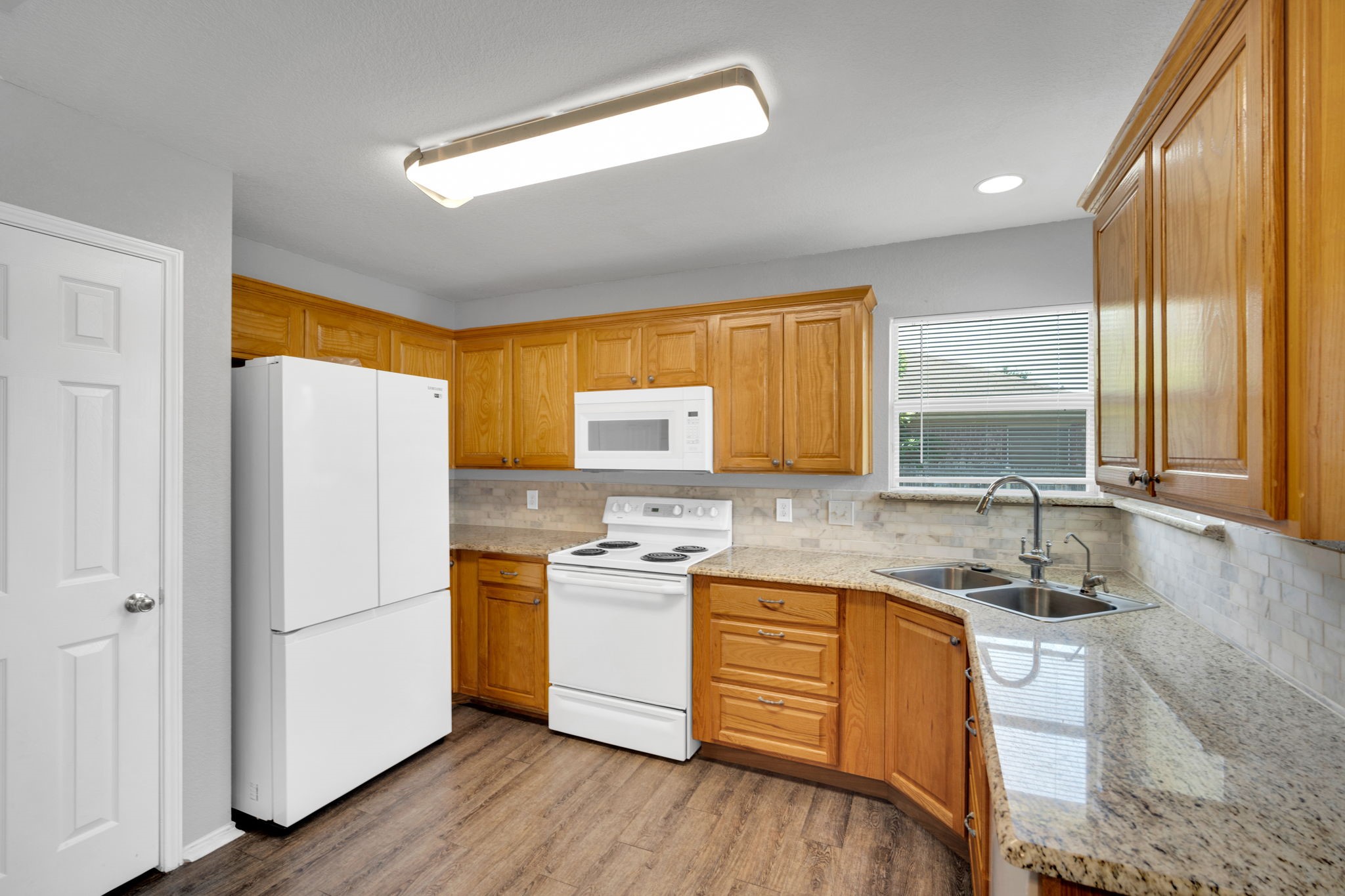 1040 Vinewood Avenue Burleson TX 76028