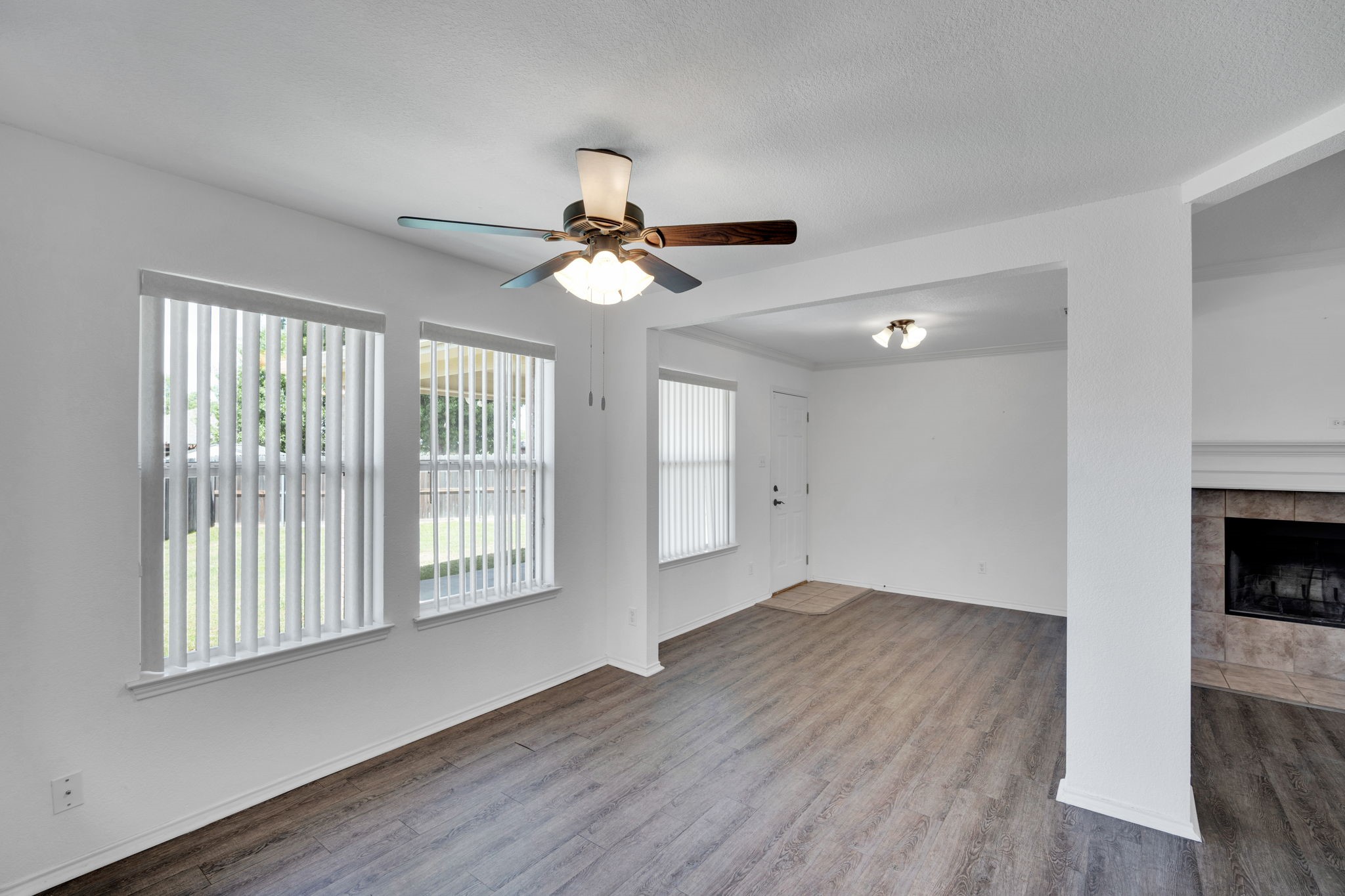 1040 Vinewood Avenue Burleson TX 76028