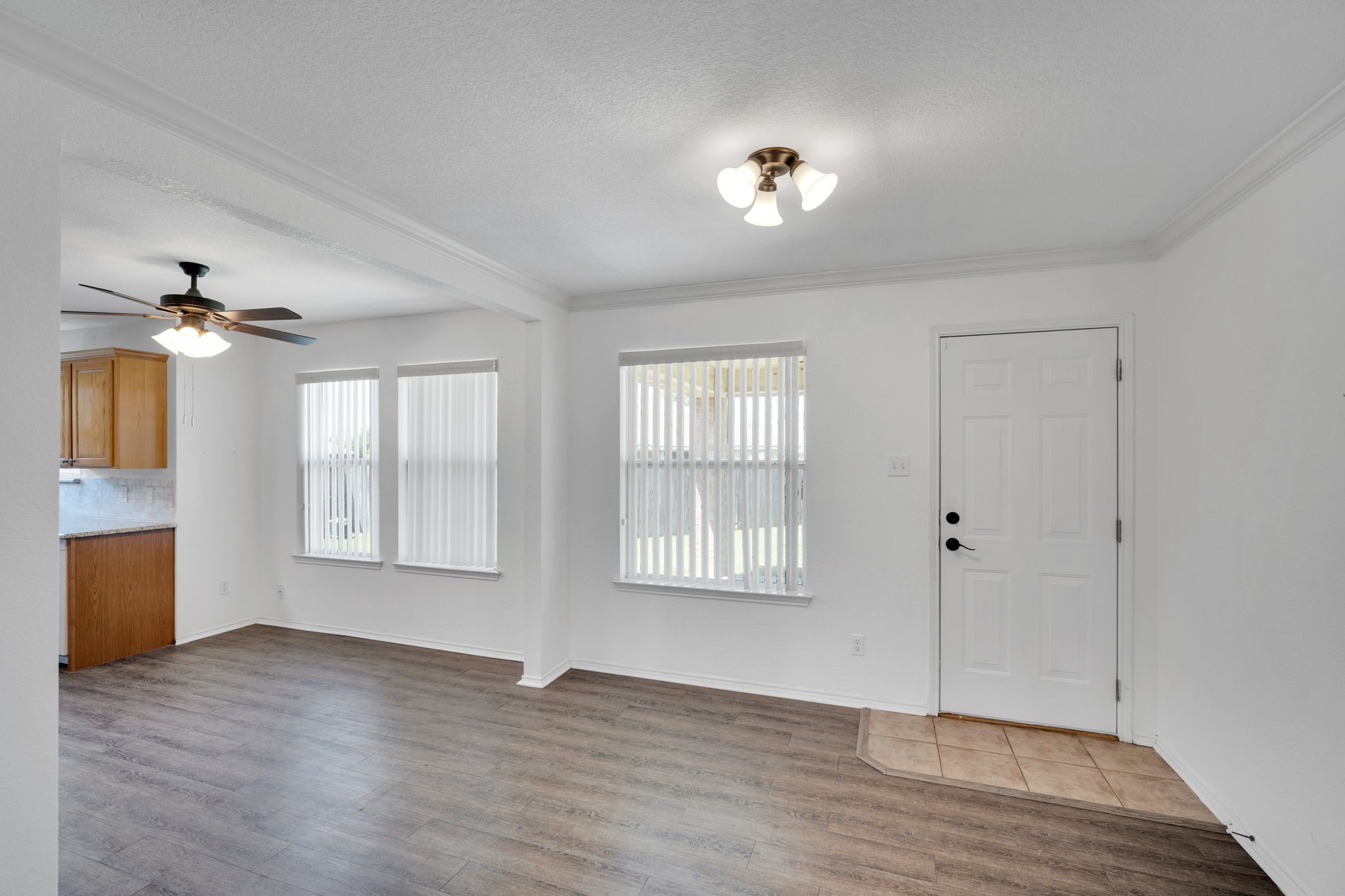 1040 Vinewood Avenue Burleson TX 76028
