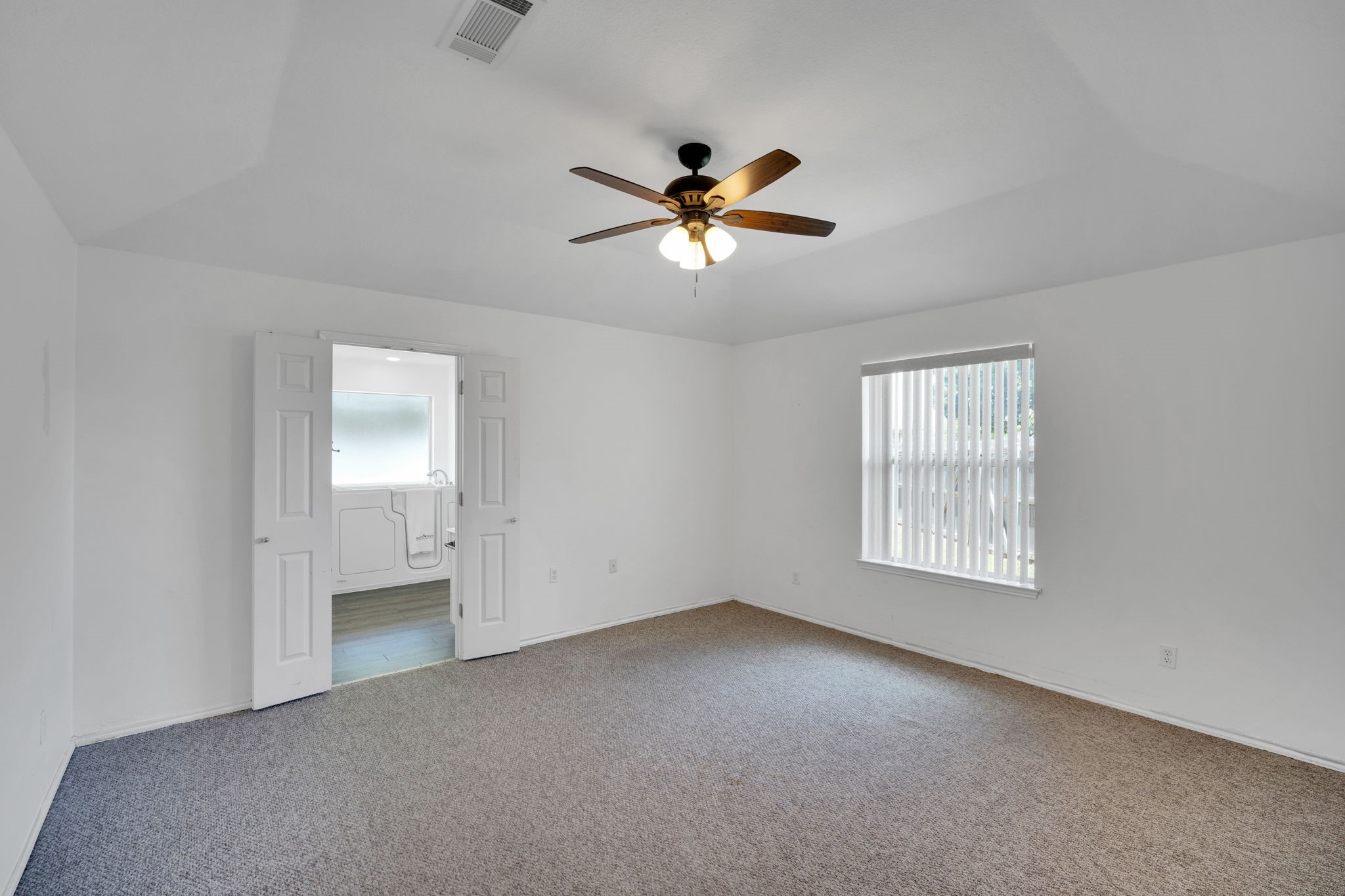 1040 Vinewood Avenue Burleson TX 76028