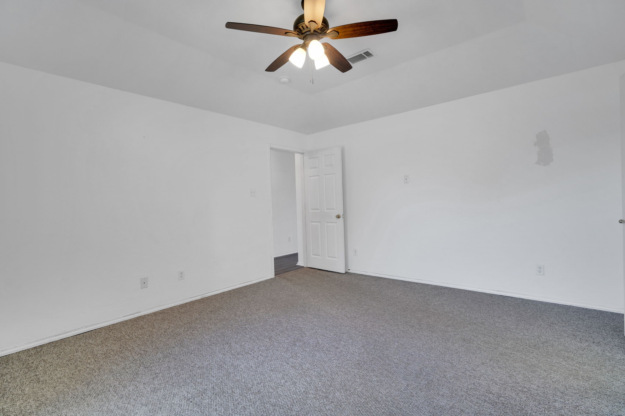 1040 Vinewood Avenue Burleson TX 76028