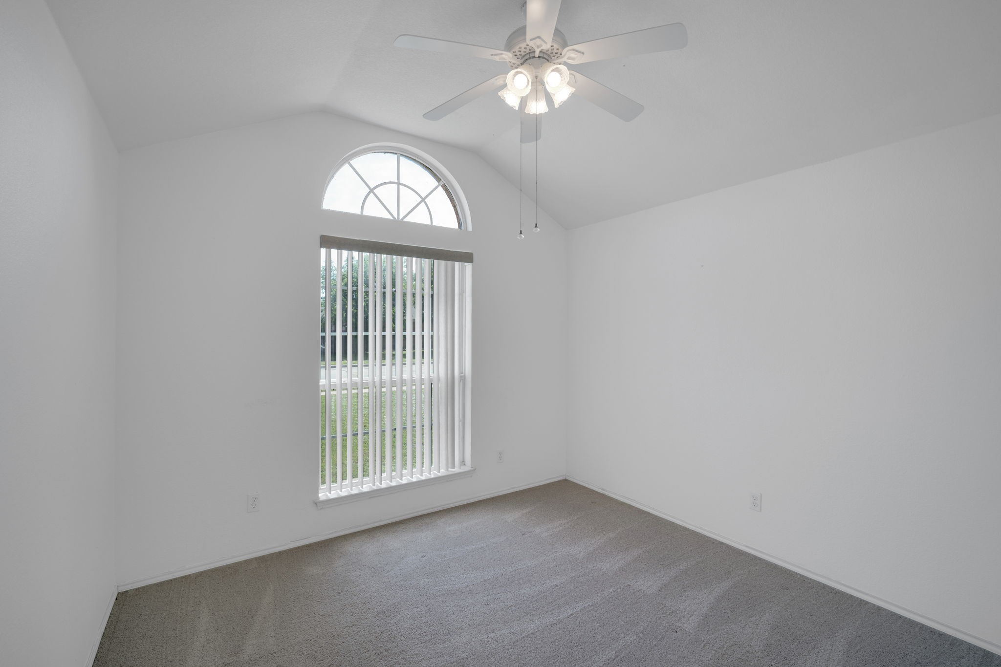 1040 Vinewood Avenue Burleson TX 76028