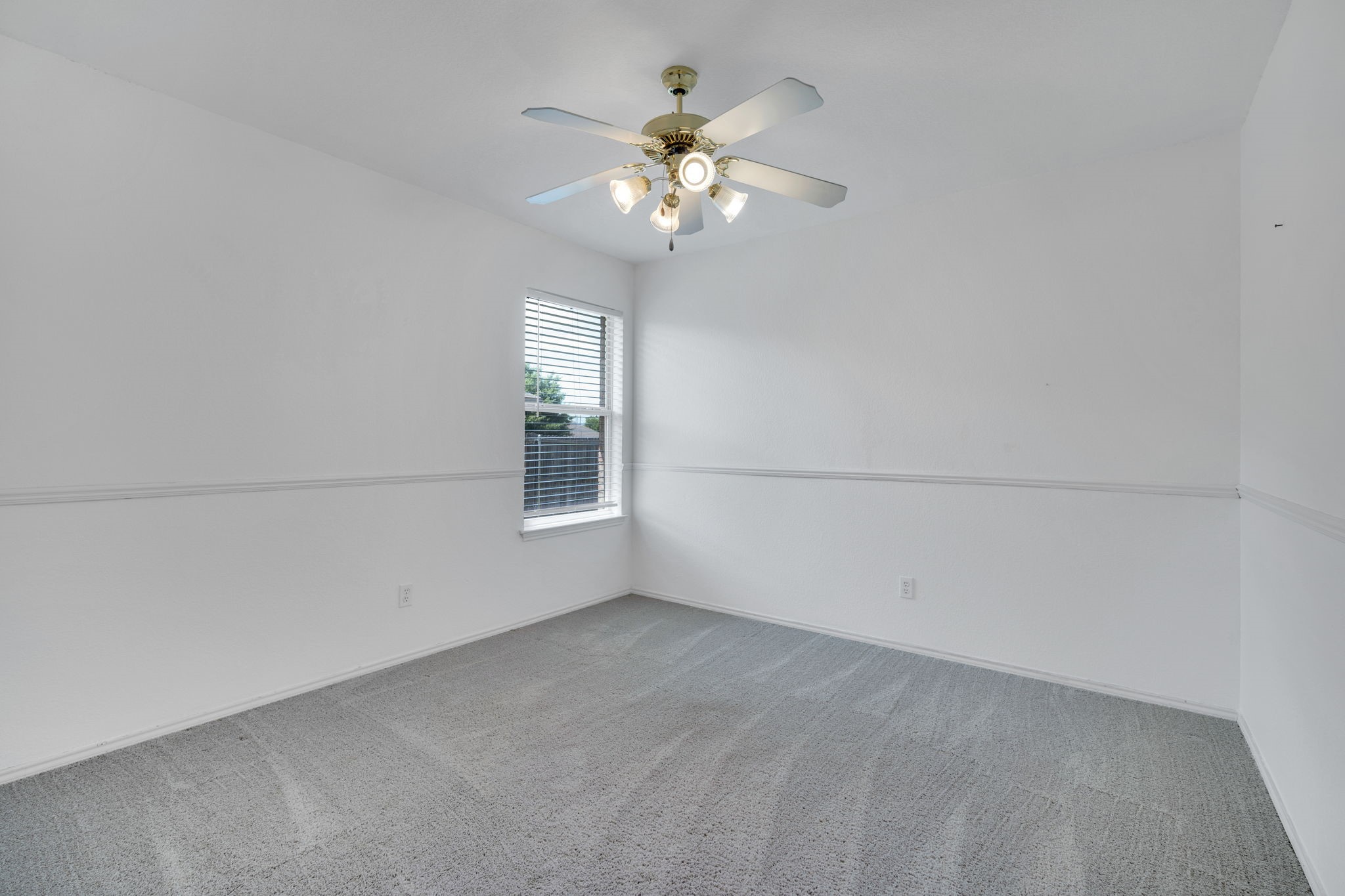 1040 Vinewood Avenue Burleson TX 76028