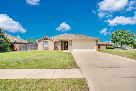 1040 Vinewood Avenue Burleson TX 76028