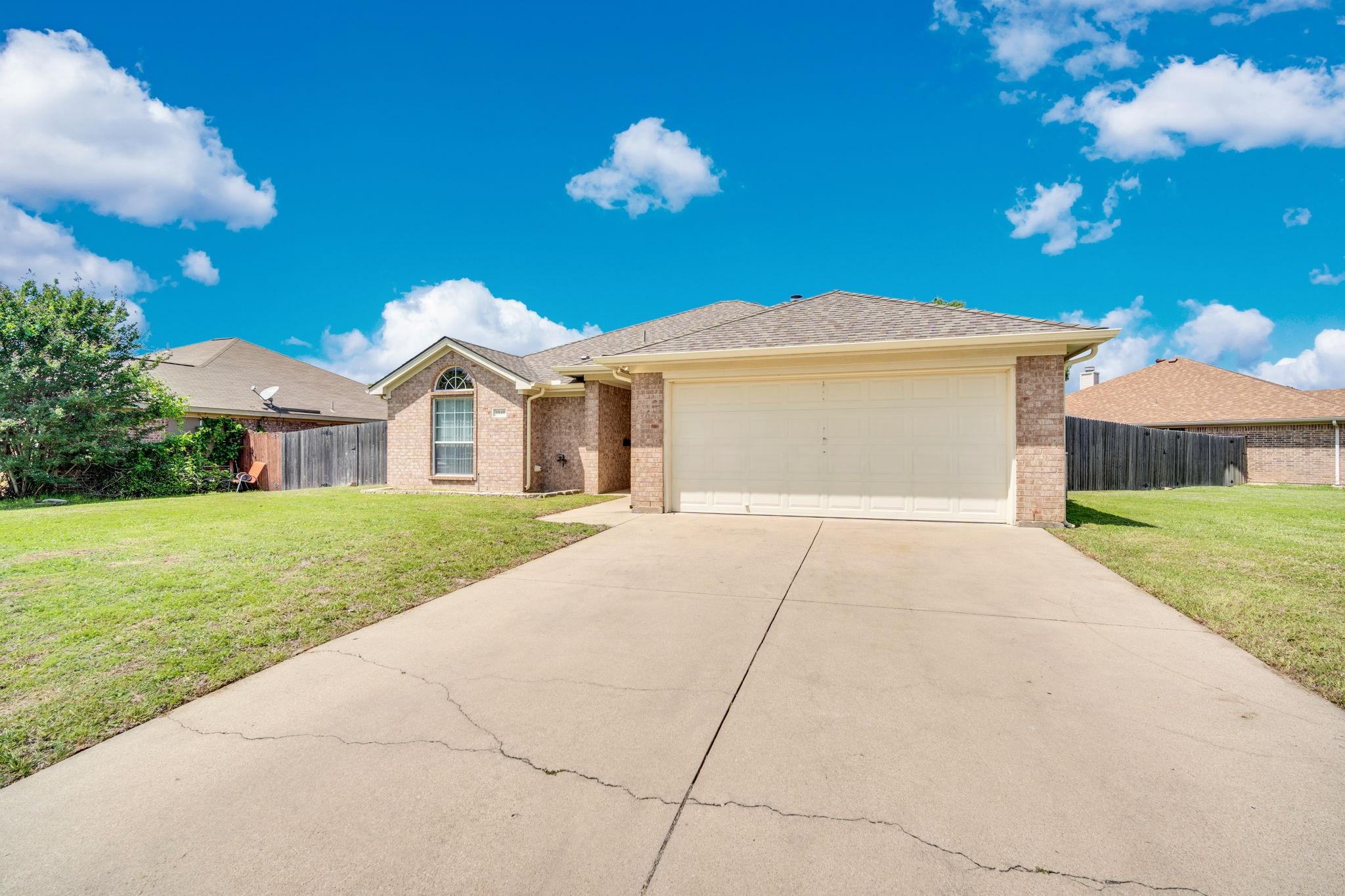 1040 Vinewood Avenue Burleson TX 76028