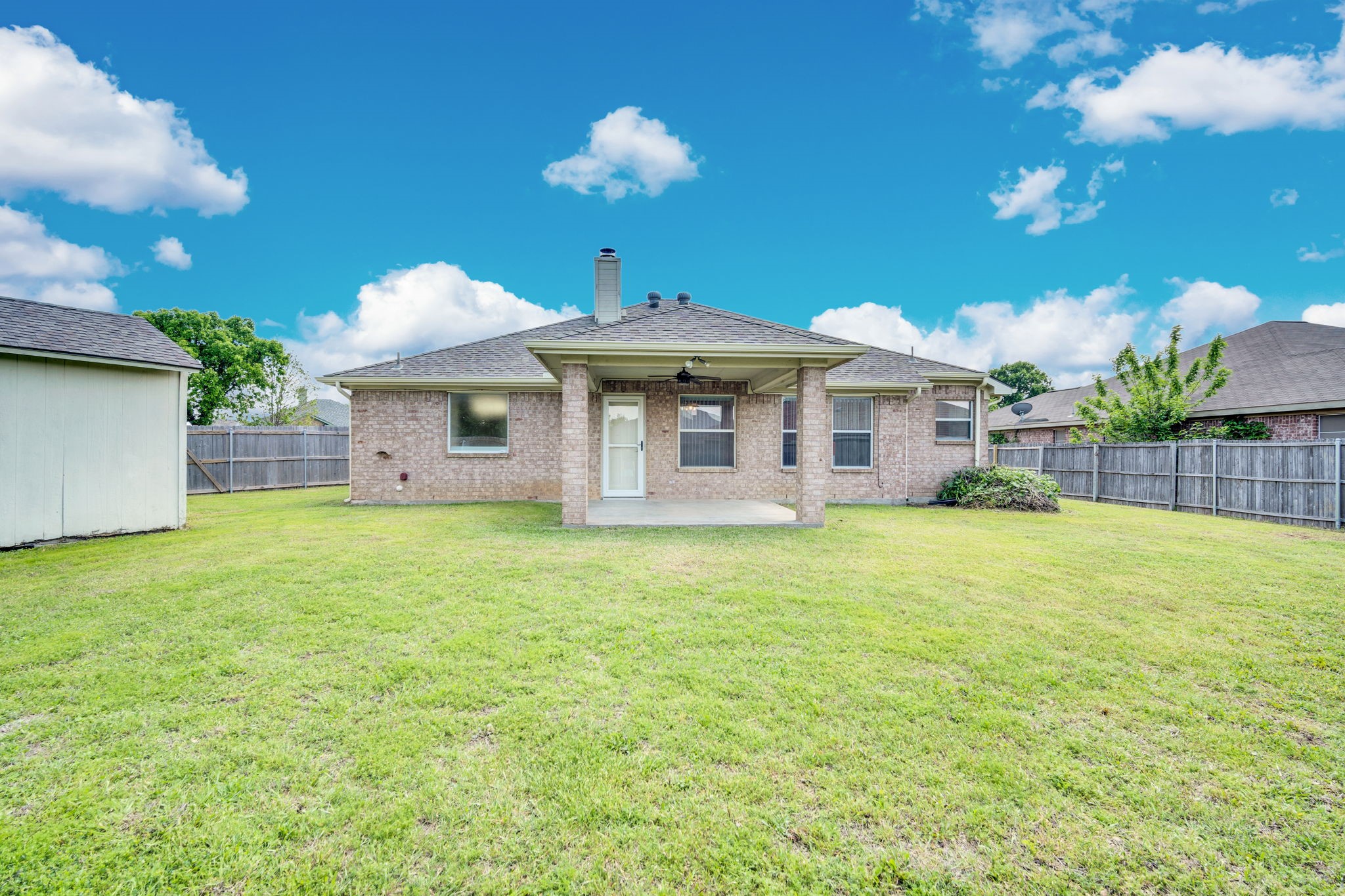 1040 Vinewood Avenue Burleson TX 76028