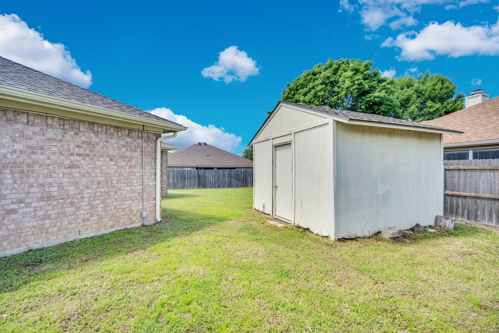 1040 Vinewood Avenue Burleson TX 76028