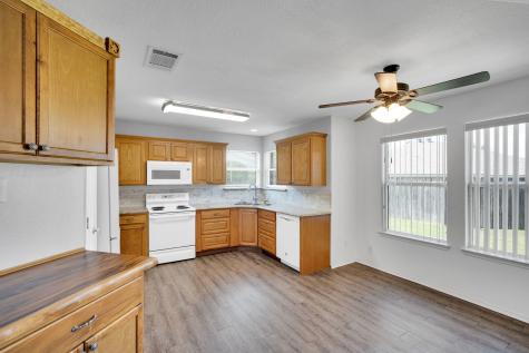 1040 Vinewood Avenue Burleson TX 76028