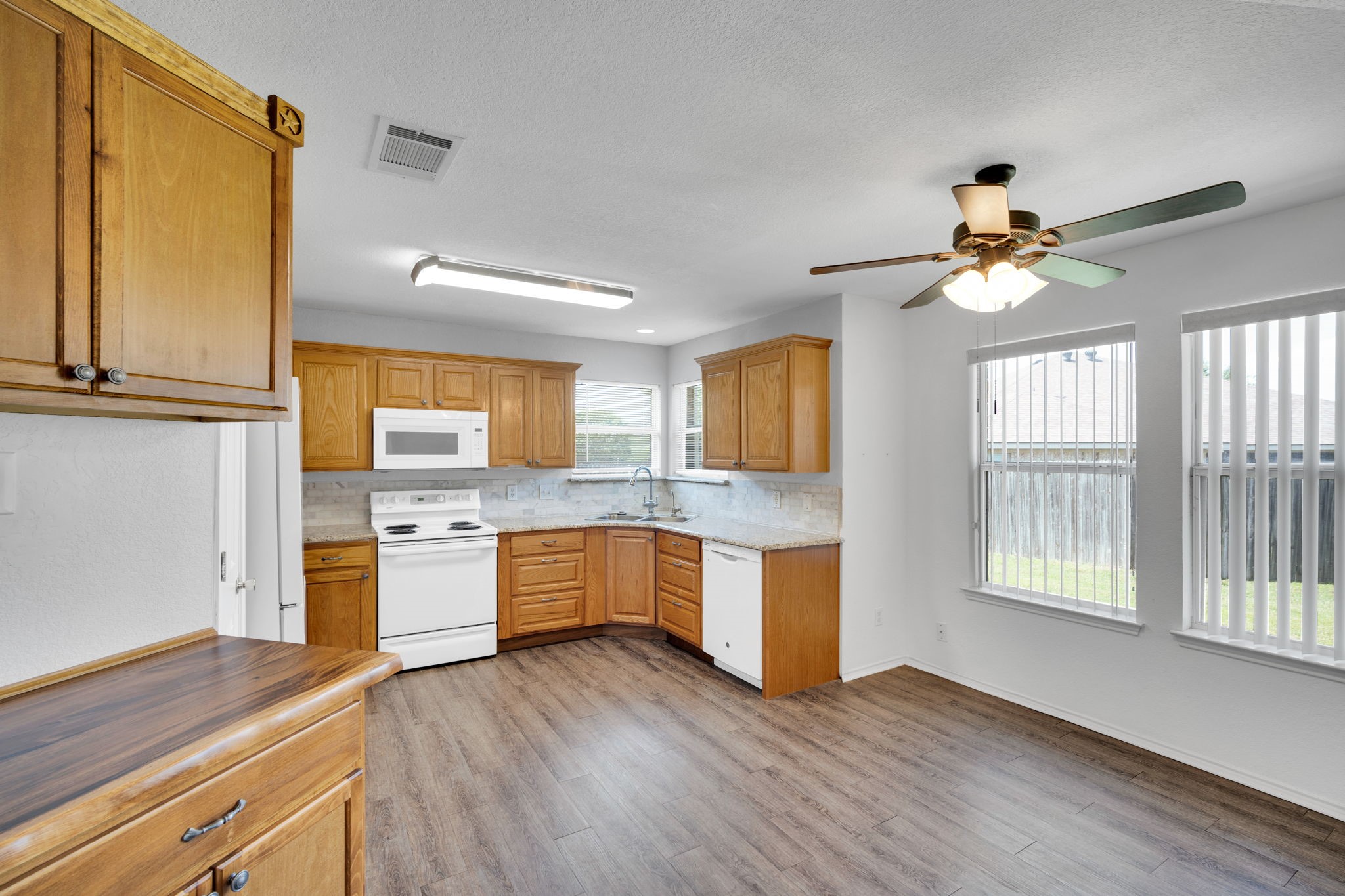 1040 Vinewood Avenue Burleson TX 76028