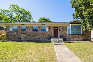 946 Highland Oaks Drive Dallas TX 75232