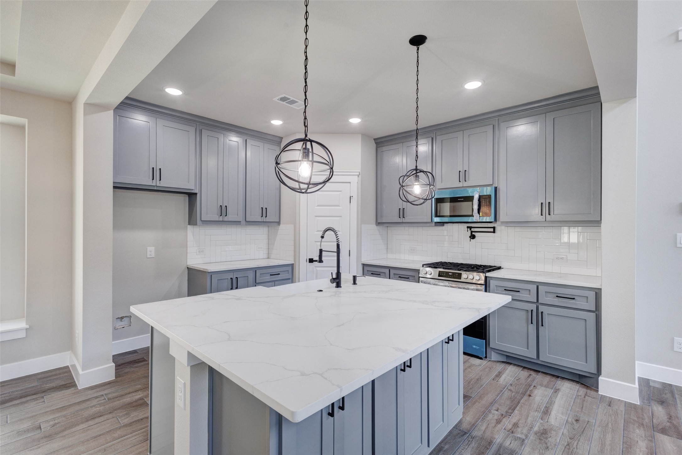 410 Larry Irving TX 75060