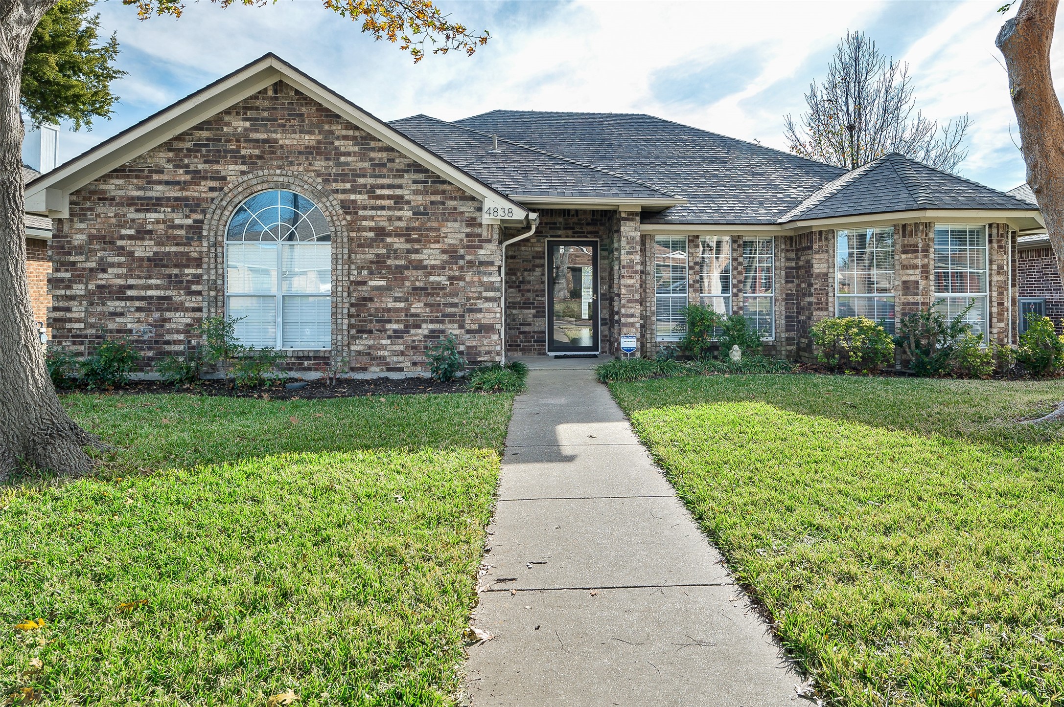4838 Crestpoint Lane Garland TX 75043