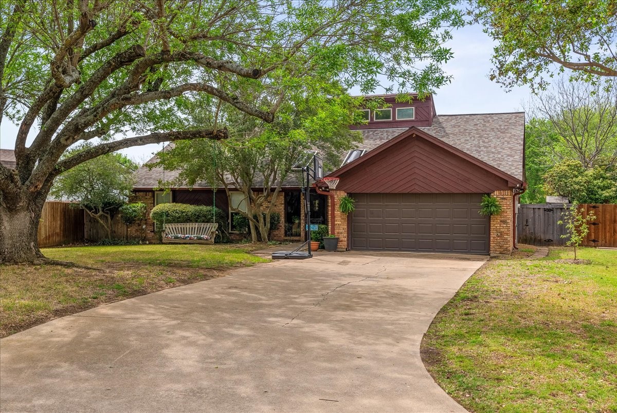 2409 Meadow Creek Bedford TX 76021