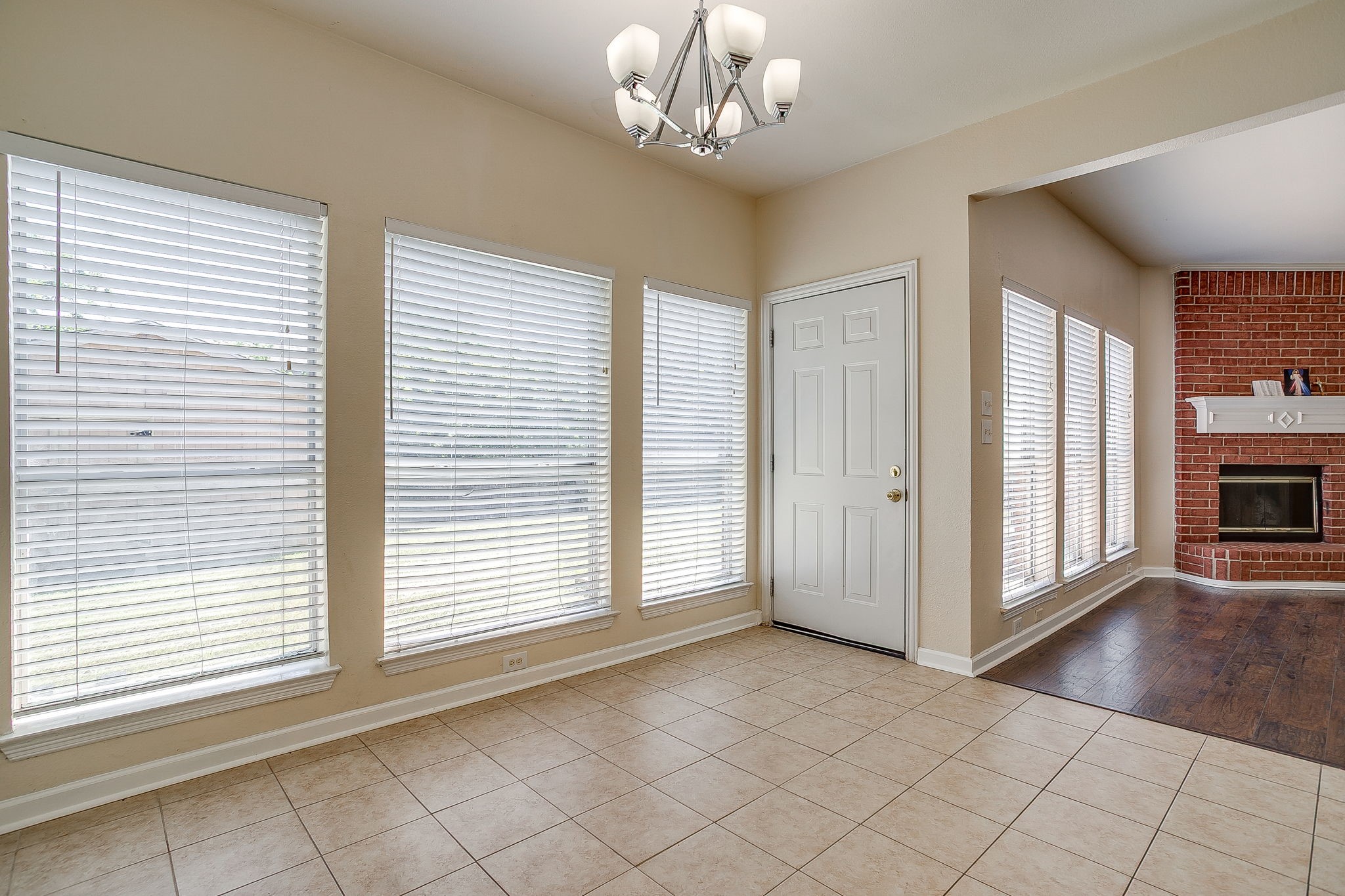 5711 Homestead Road Arlington TX 76017