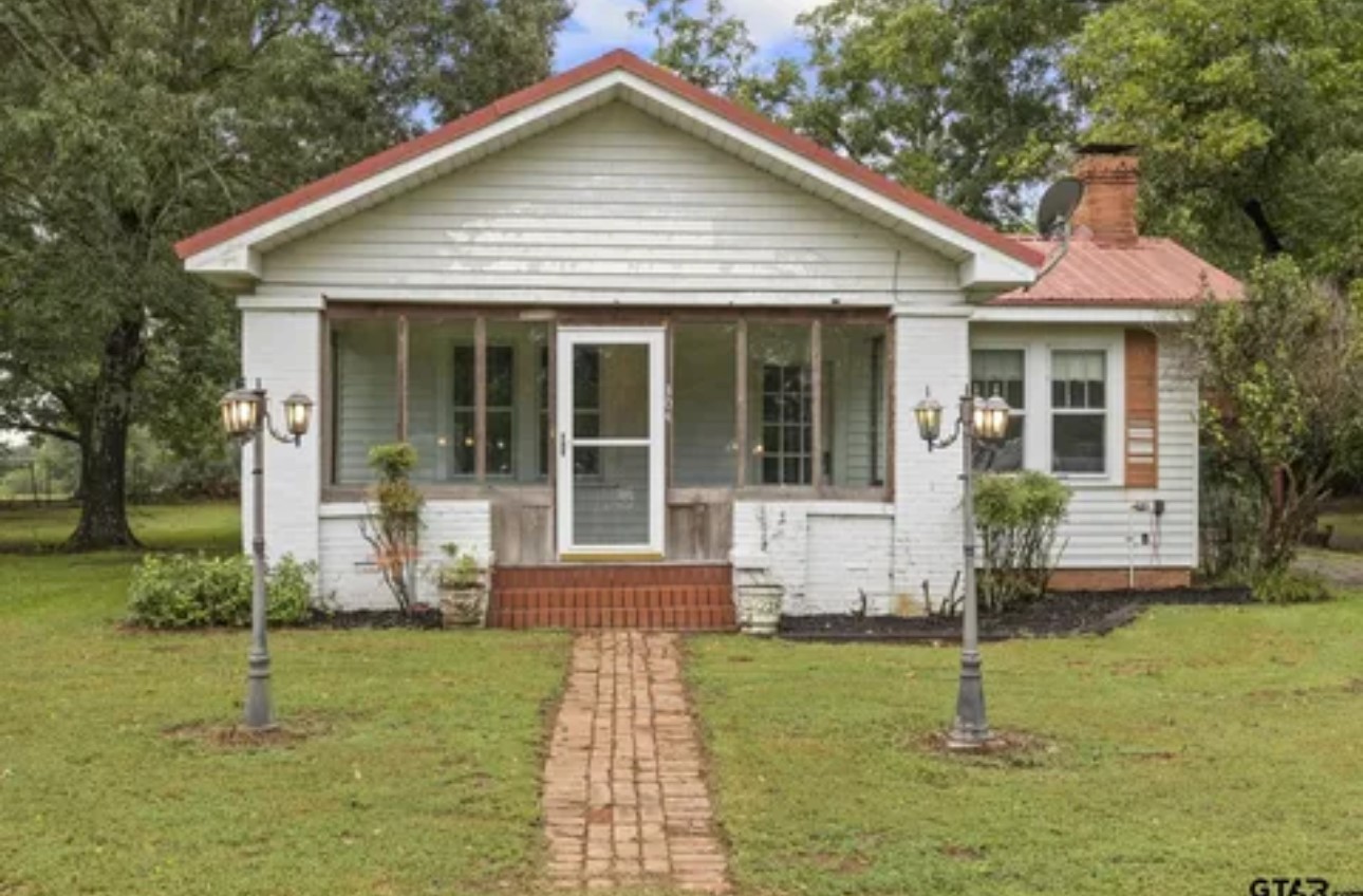 304 Daingerfield Street Naples TX 75568