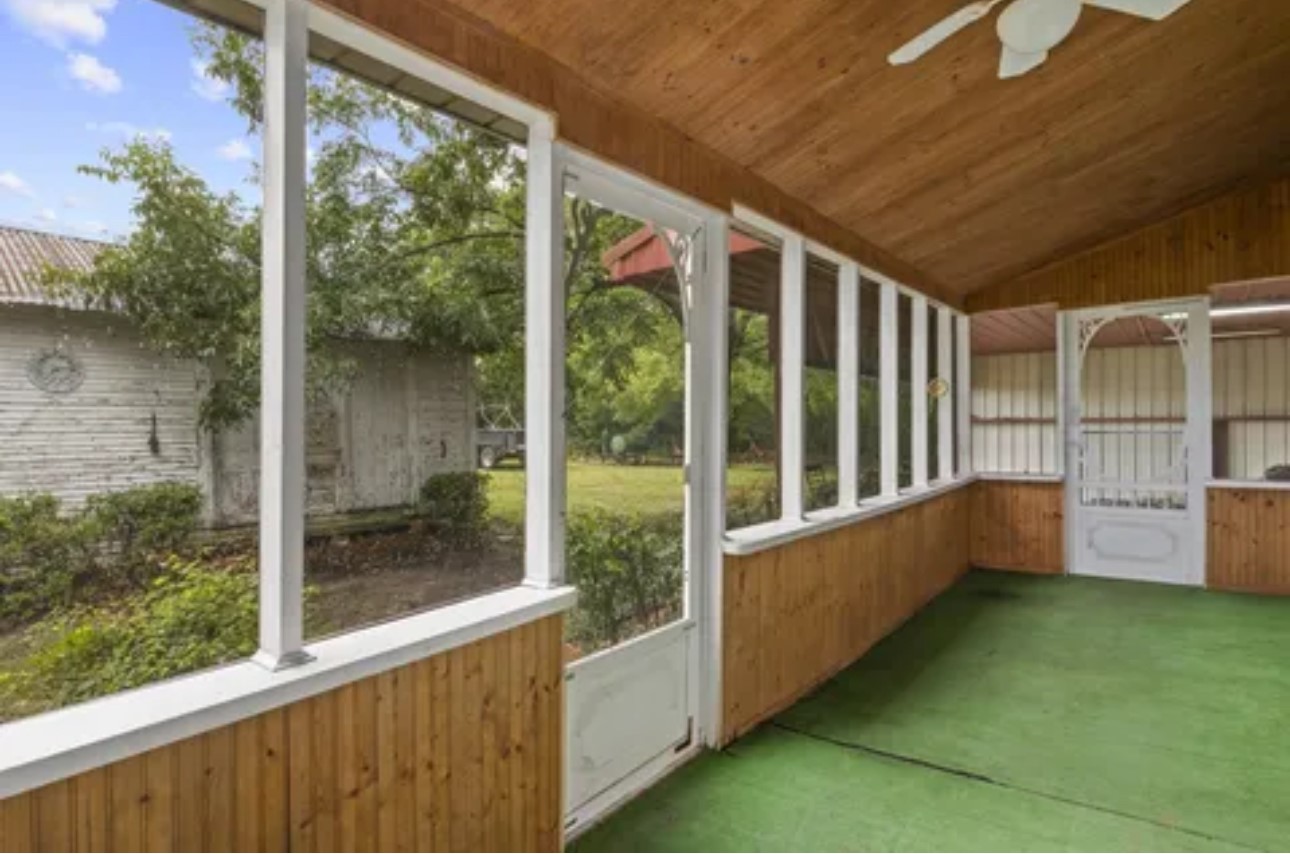 304 Daingerfield Street Naples TX 75568