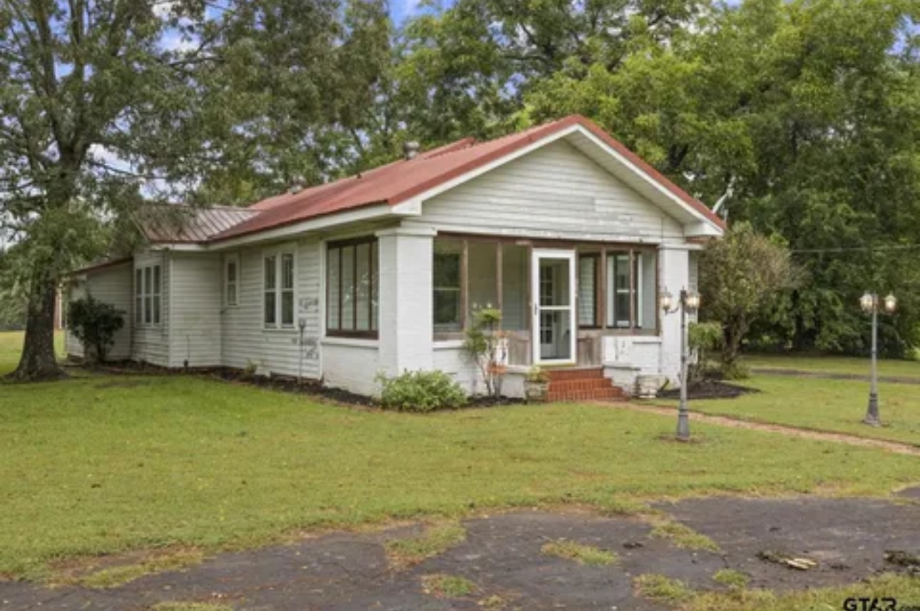 304 Daingerfield Street Naples TX 75568