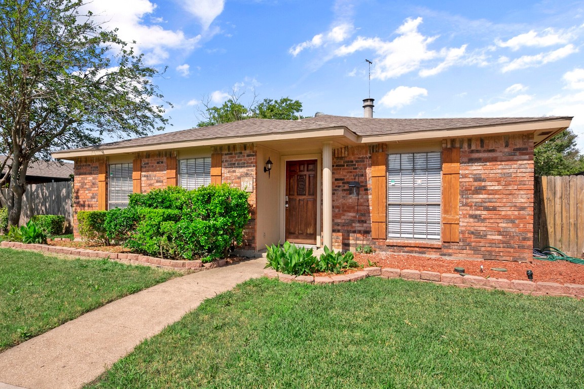 1842 Sandra Lane Grand Prairie TX 75052
